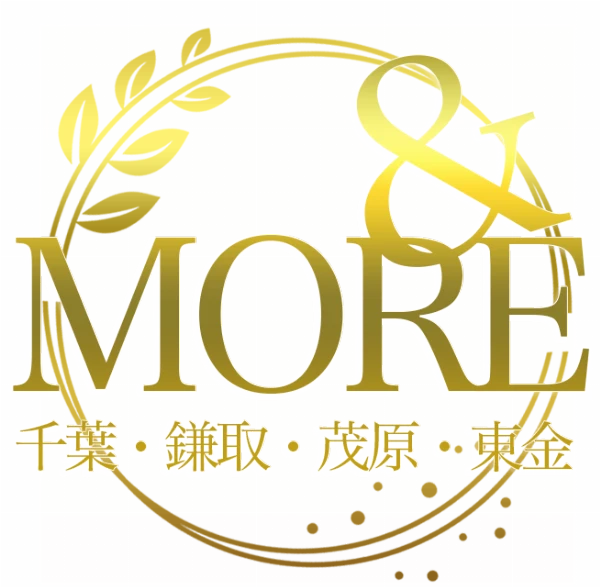&Moreのロゴ