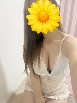 T. 154 cm B. G cup