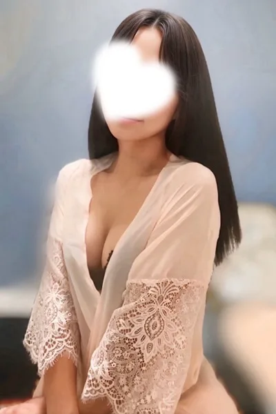桃瀬 えれな