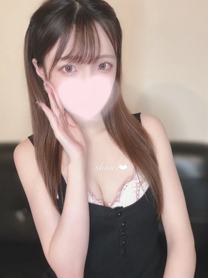 美波 しおり