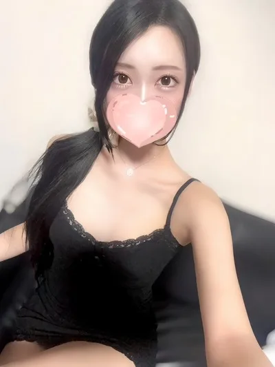 りな【依存注意♡吸い付く白肌】
