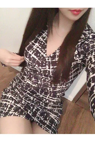 桃 MOMO