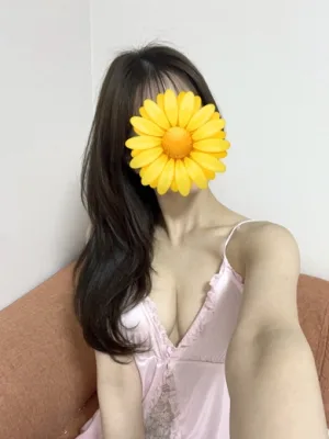T. 165 cm B. D cup