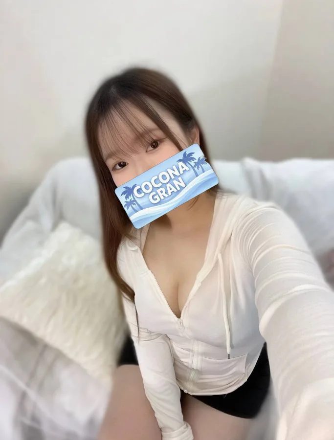 小鳥遊あやな