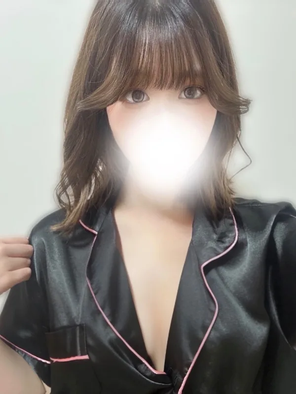 若槻 なゆ