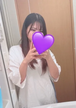 Therapist. 内ももみく（27 歳 ）