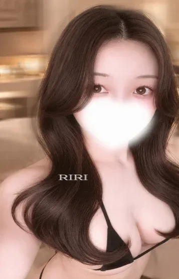 りり(22)