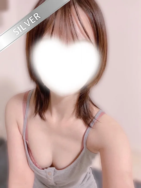 凪桜（なぎさ）