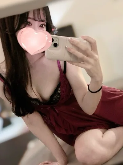 えみり【吸い付く白肌♡マシュマロ美BODY】