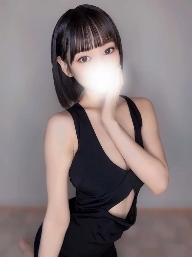 絢音ひなな