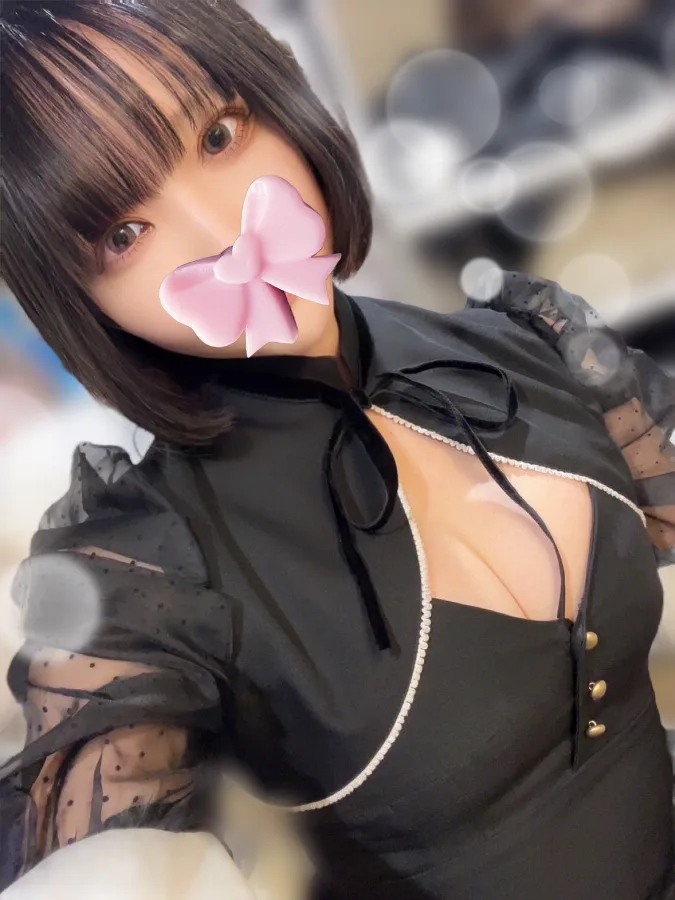 愛須にこ