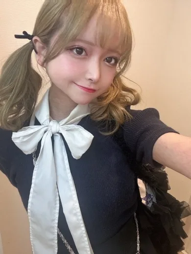 安達 ゆみ