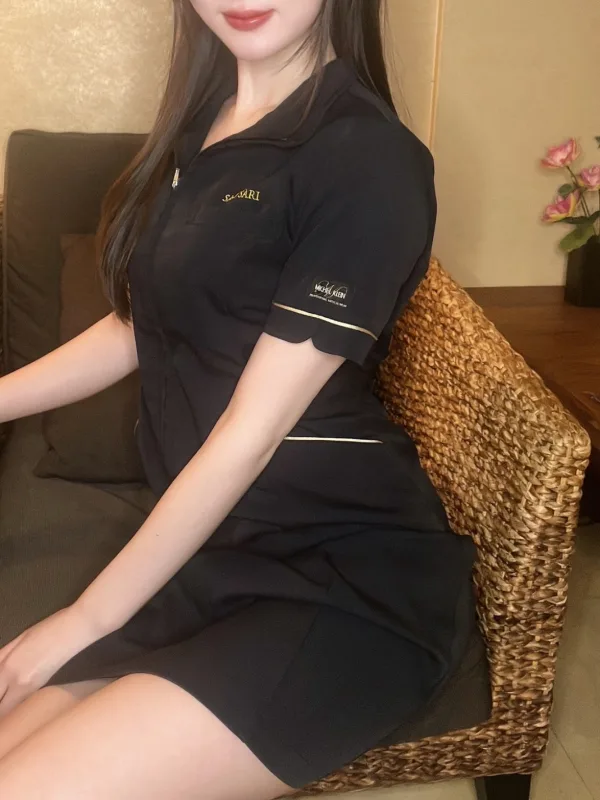 麗奈(26歳)