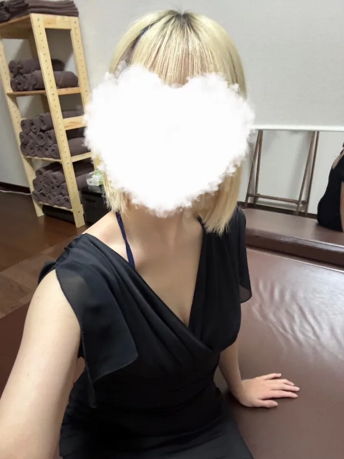 川村えな