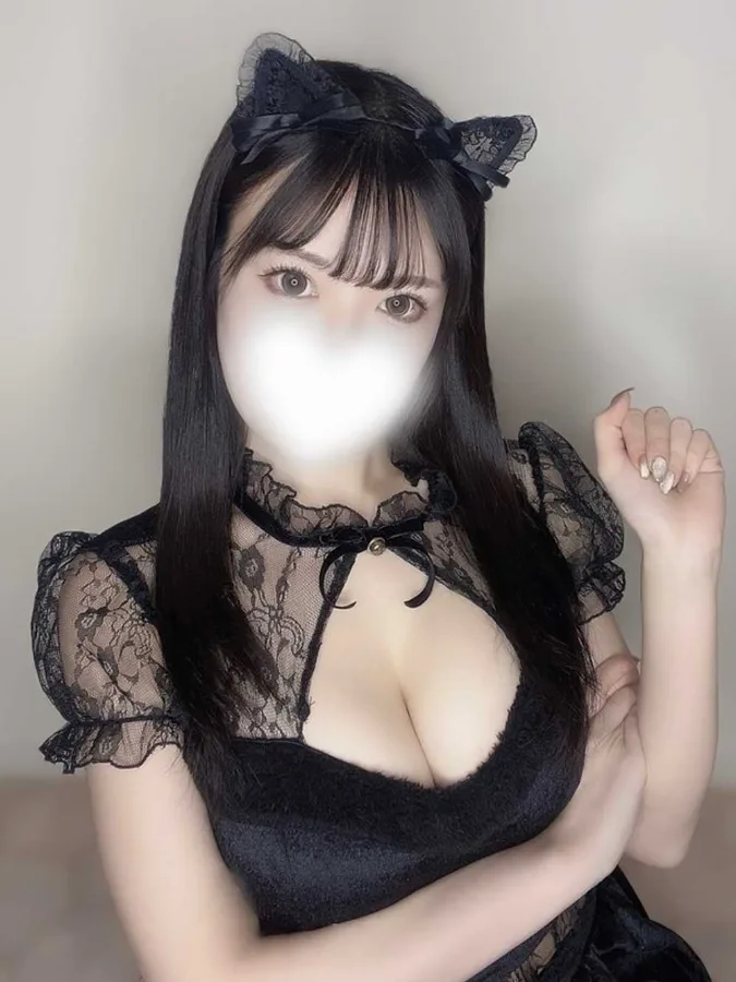 桃叶まりな