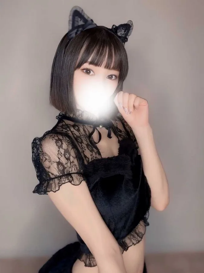 絢音ひなな