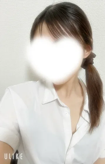 なち(22)