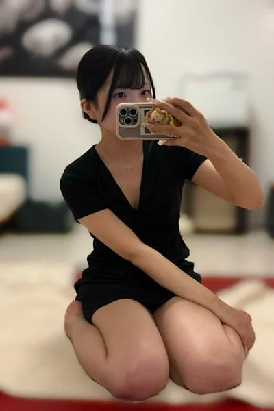 鈴乃みいな