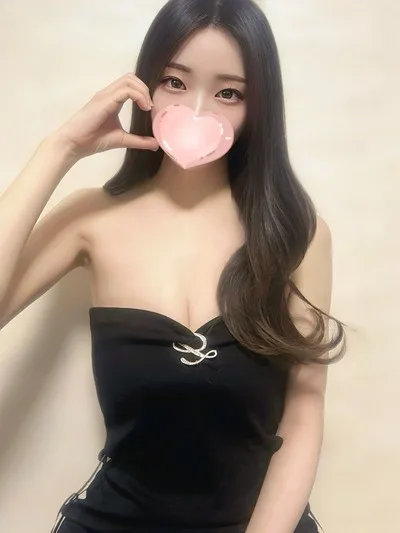 そあ【理想の神シルエット♡至高の白肌】