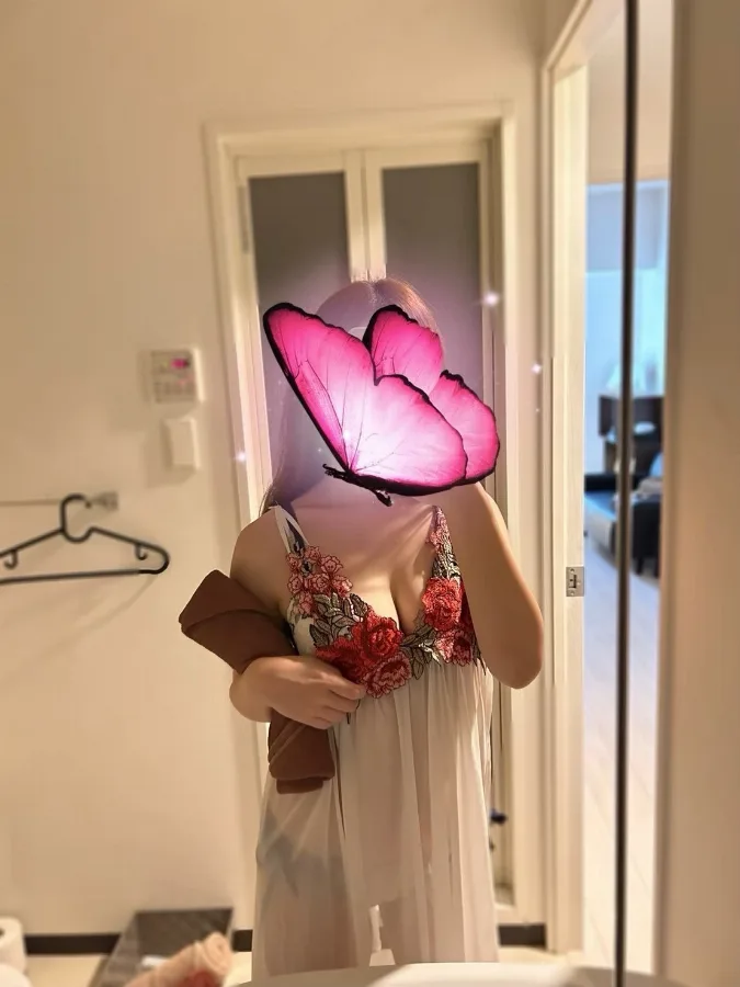 上原ももな