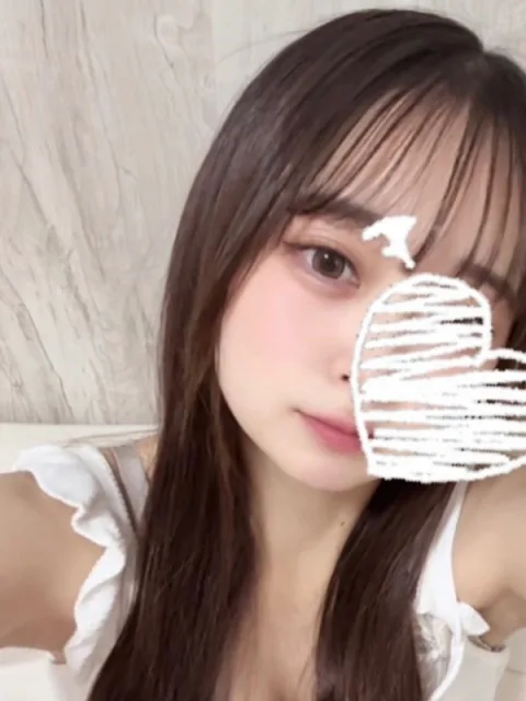 菜月ひな
