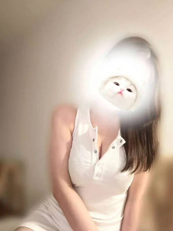 朝比奈しほ