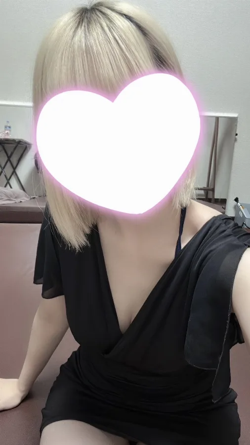 川村えな
