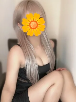 T. 151 cm B. D cup
