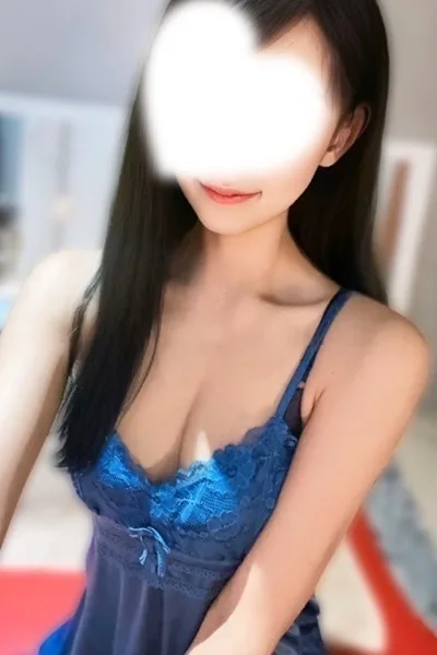 桃瀬 えれな