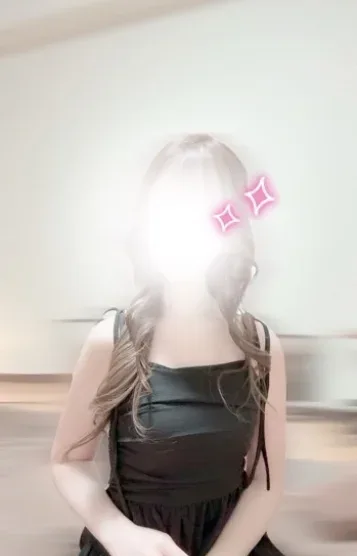 結羽うらら(25)