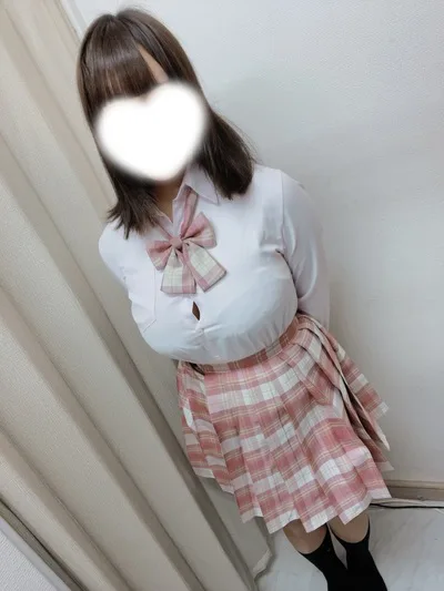 みみ エステ🉑なりたて🏫天然超乳地下ドル系