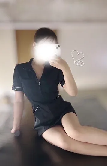 茜