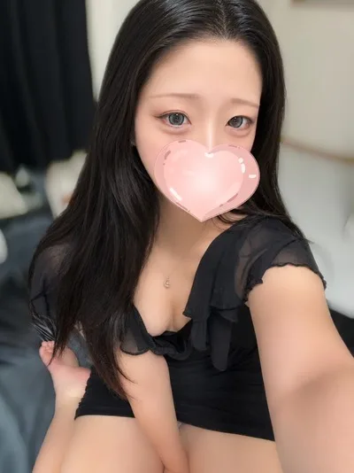 うい【笑顔に沼る♡小柄かわ美女】