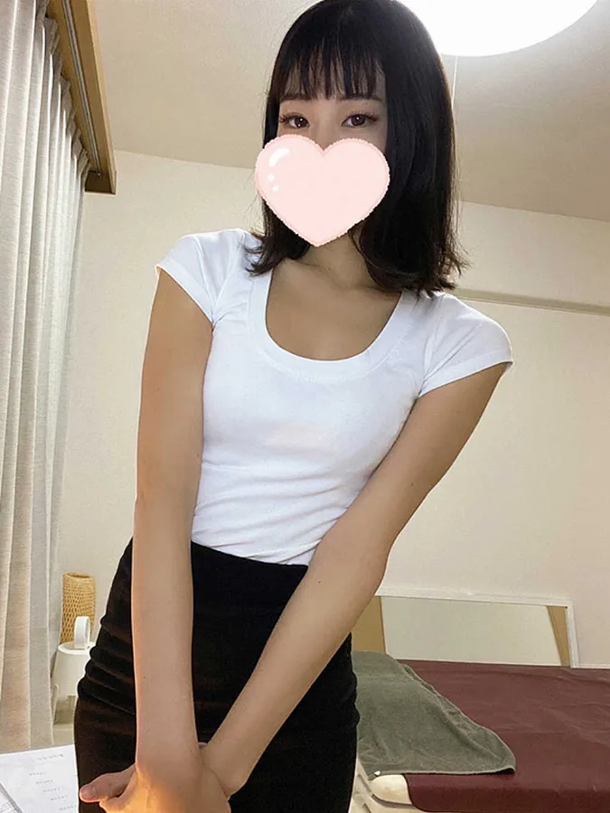 月野こひな